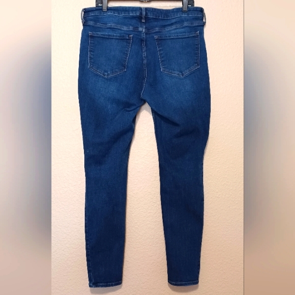 Old Navy mid-rise Rockstar super skinny jeans - Picture 5 of 8